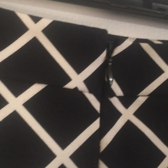 🖤🤍Banana Republic pencil skirt, size 6 Like New! - Picture 5 of 9